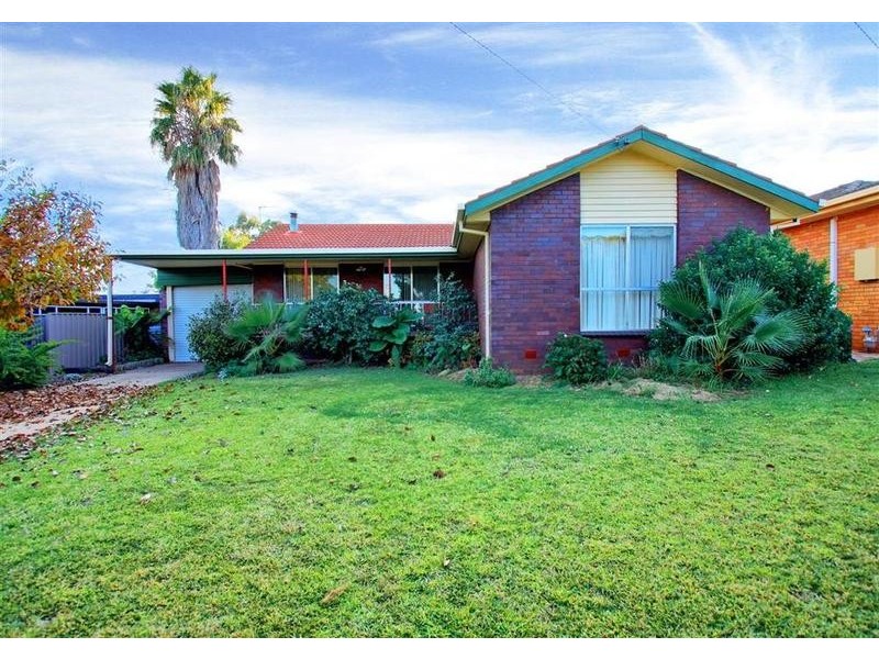 40 Fairbairn Crescent, Kooringal NSW 2650