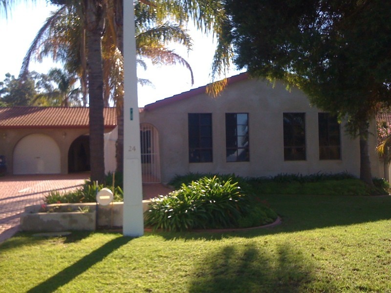 24 Amaroo Crescent, Kooringal NSW 2650