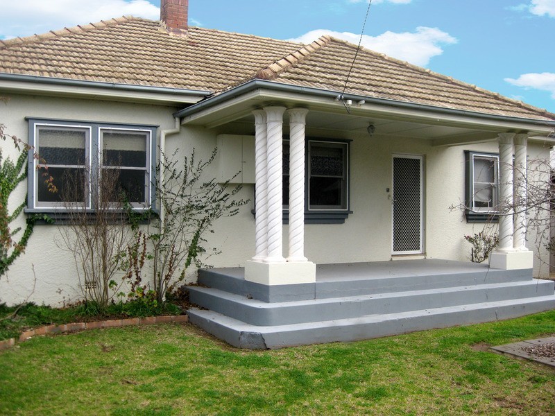 4 Sullivan Avenue, Wagga Wagga NSW 2650