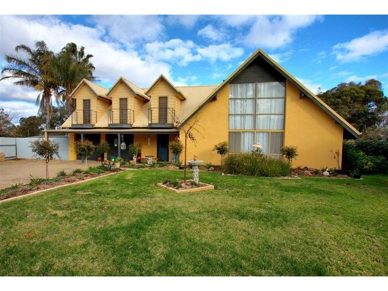 5 Atkins Place, Estella NSW 2650