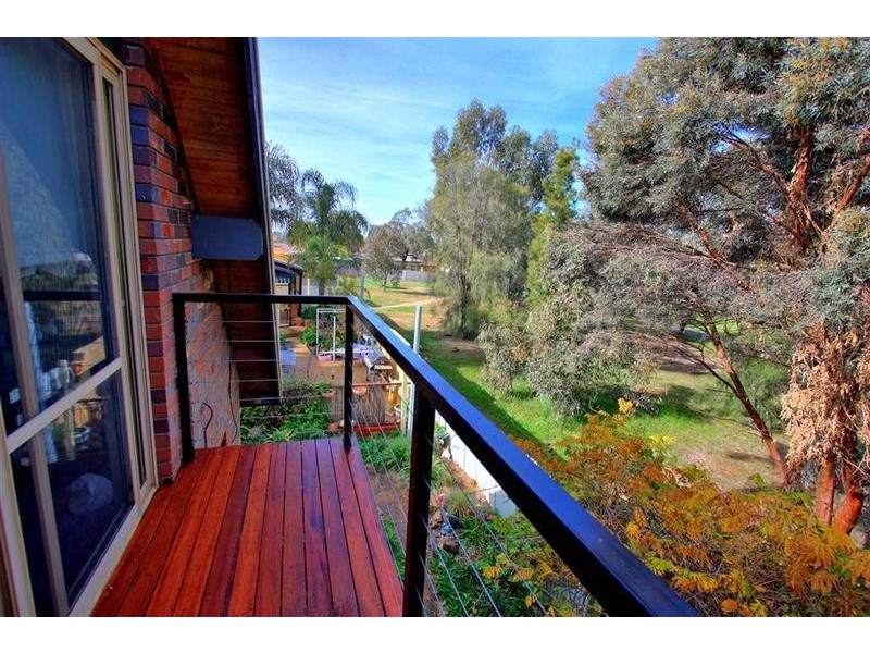 5 Atkins Place, Estella NSW 2650