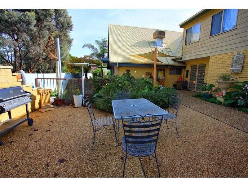 5 Atkins Place, Estella NSW 2650