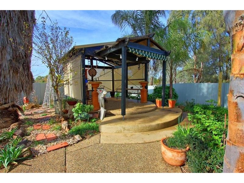 5 Atkins Place, Estella NSW 2650