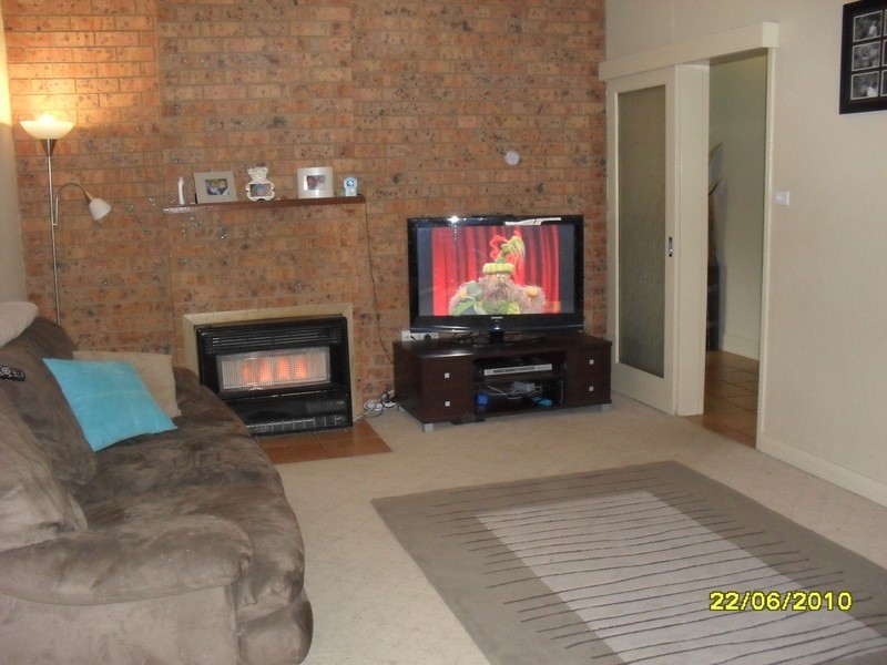 9 Landsdowne Avenue, Lake Albert NSW 2650