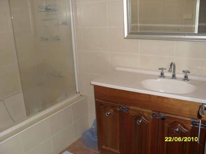 9 Landsdowne Avenue, Lake Albert NSW 2650