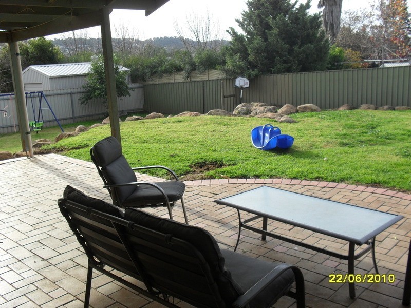 9 Landsdowne Avenue, Lake Albert NSW 2650