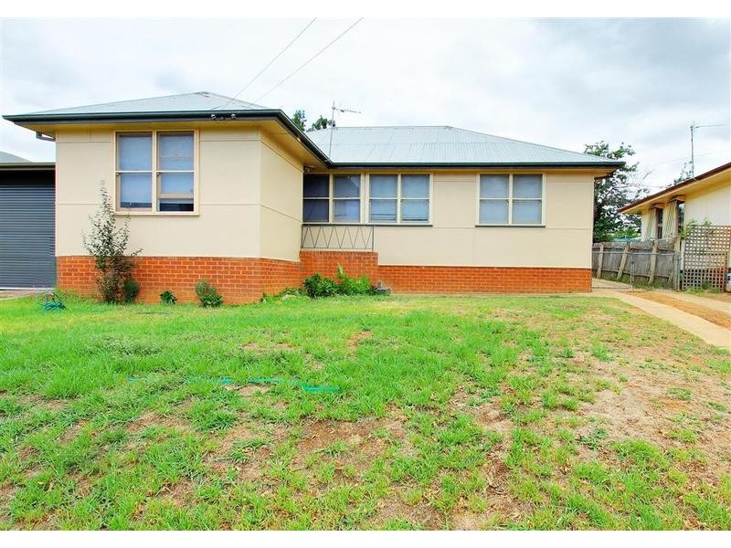 31 Gilmore Avenue, Mount Austin NSW 2650