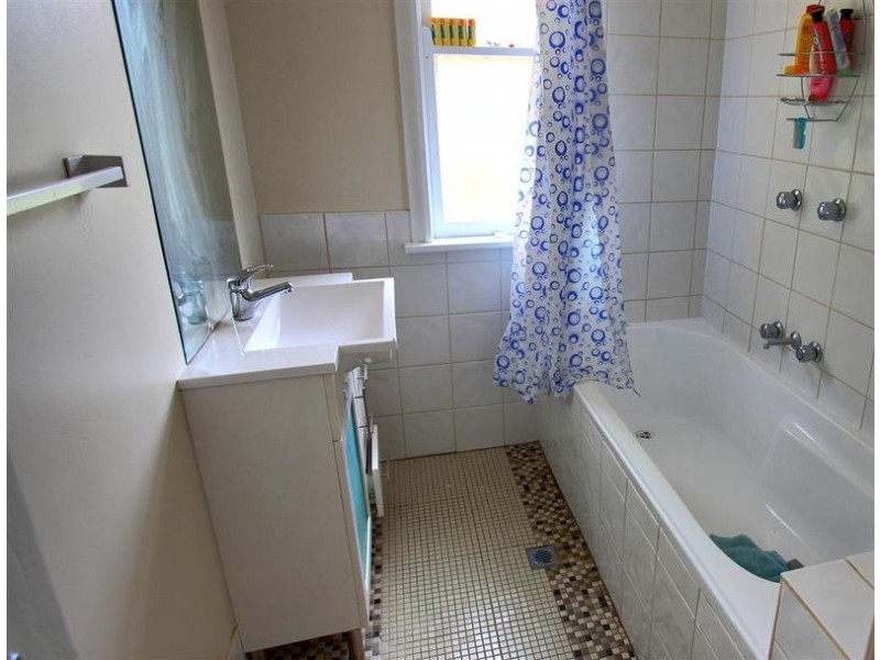 31 Gilmore Avenue, Mount Austin NSW 2650