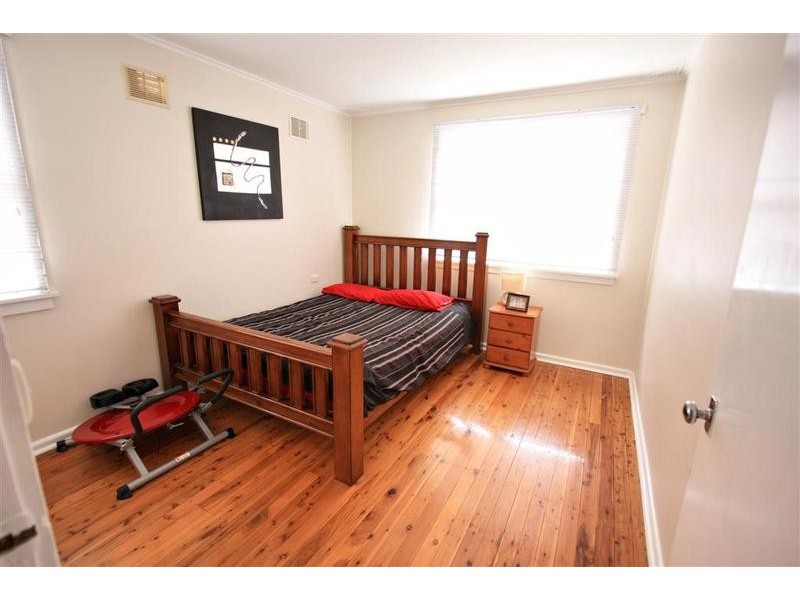 31 Gilmore Avenue, Mount Austin NSW 2650
