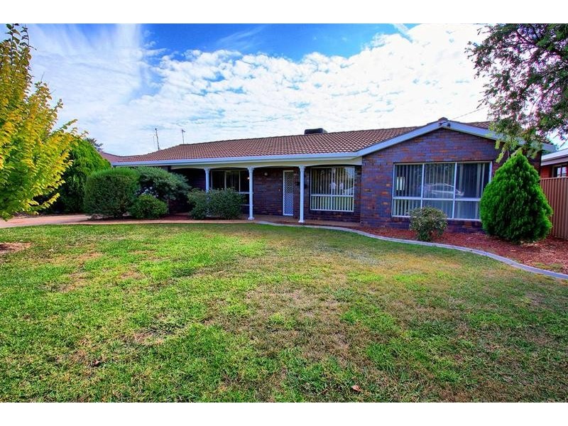 59 Brunskill Avenue, Lake Albert NSW 2650