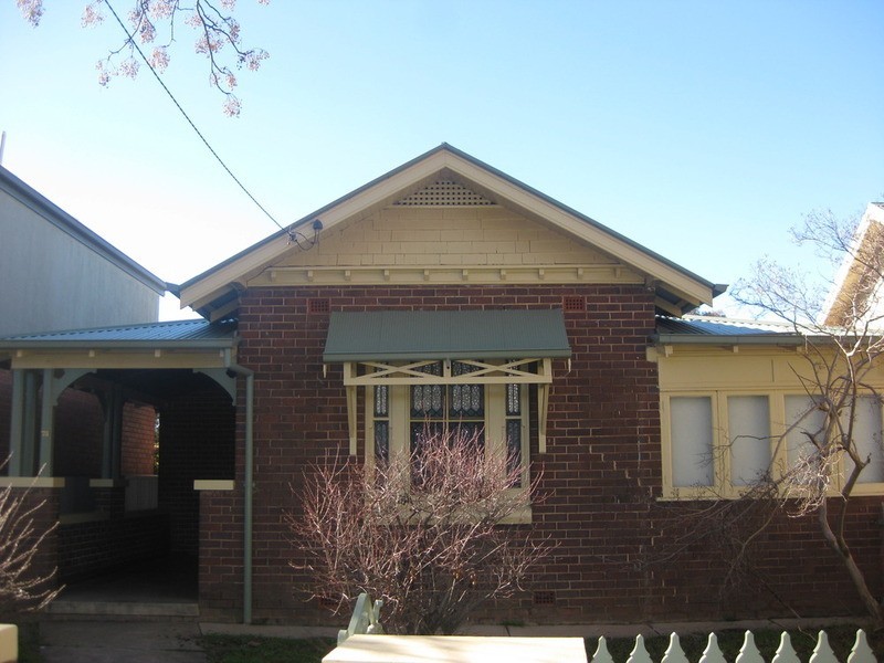 75 Docker Street, Wagga Wagga NSW 2650