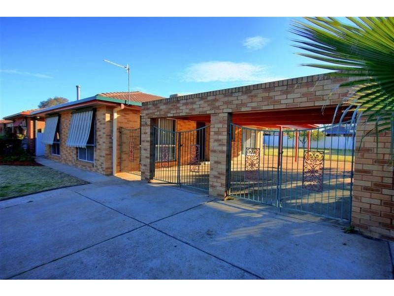 16 Jeeba Place, Glenfield Park NSW 2650