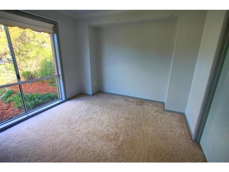 16 Jeeba Place, Glenfield Park NSW 2650