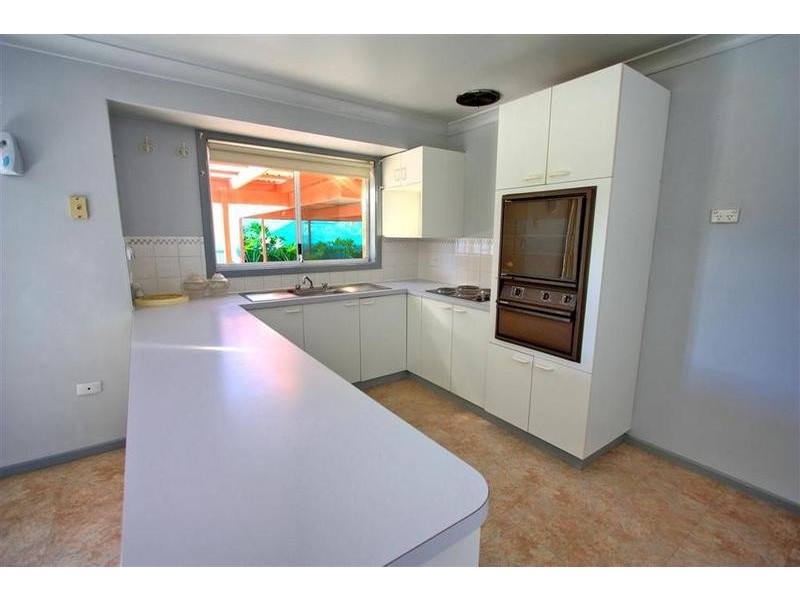 16 Jeeba Place, Glenfield Park NSW 2650