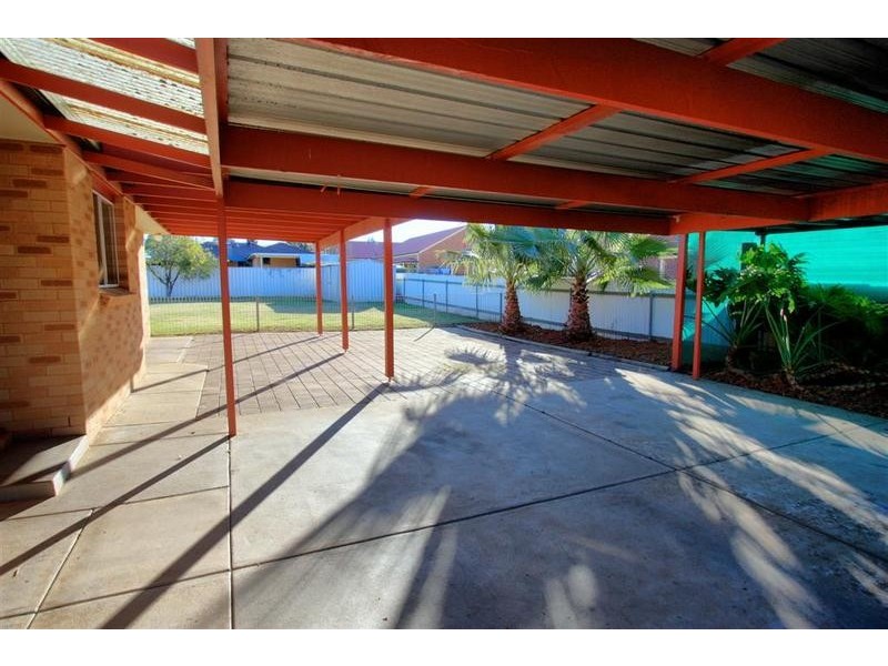 16 Jeeba Place, Glenfield Park NSW 2650