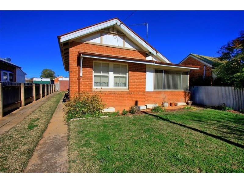 16 Darlow Street, Wagga Wagga NSW 2650