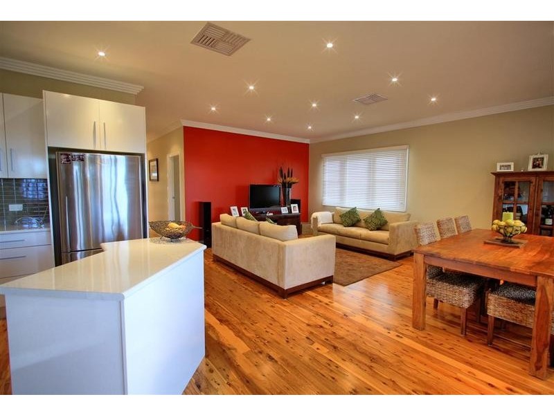 63 Urana Street, Turvey Park NSW 2650