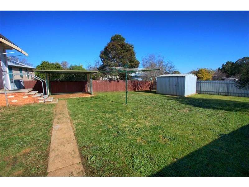 26 Northcott Parade, Mount Austin NSW 2650