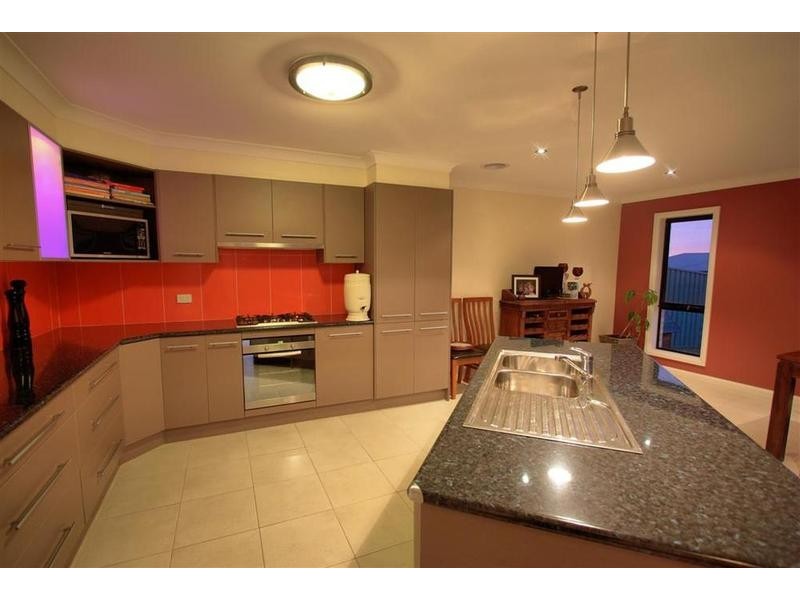 8 Quandong Place, Forest Hill NSW 2651