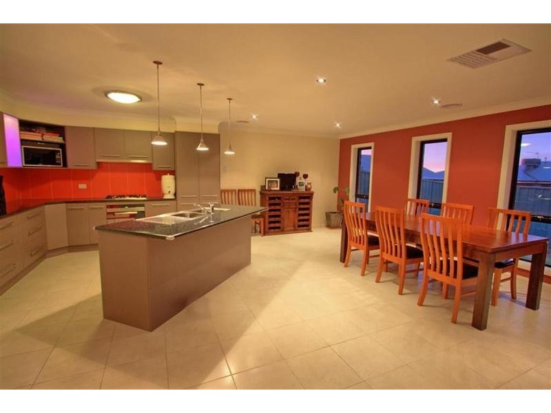 8 Quandong Place, Forest Hill NSW 2651