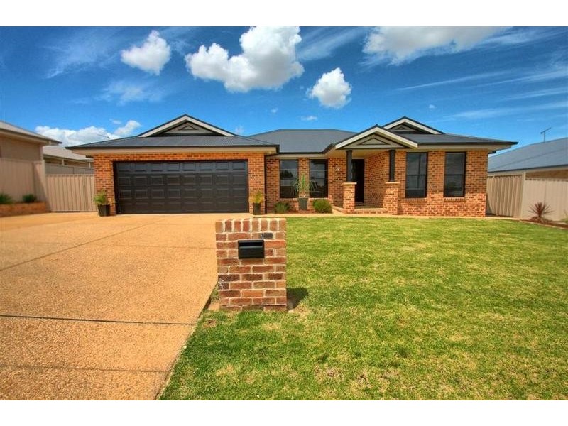 8 Werribee Road, Bourkelands NSW 2650