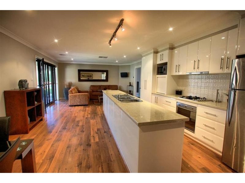 8 Werribee Road, Bourkelands NSW 2650