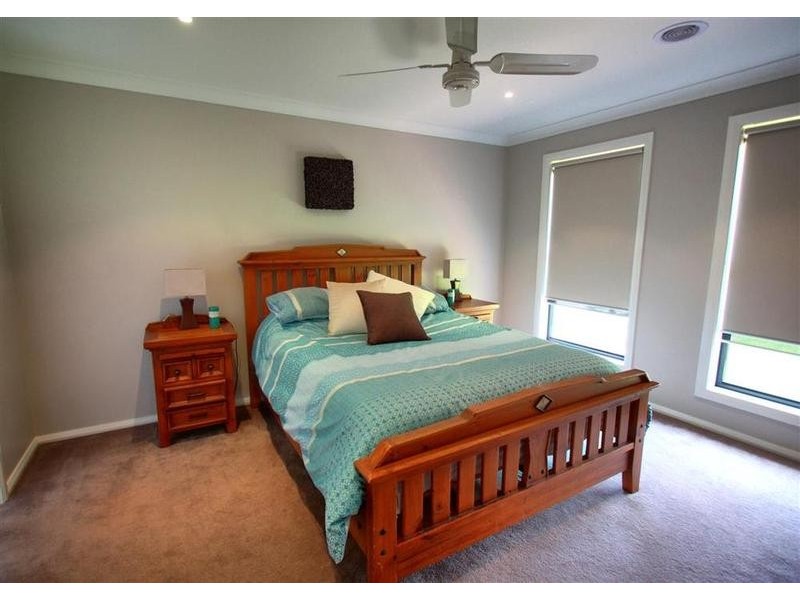 8 Werribee Road, Bourkelands NSW 2650