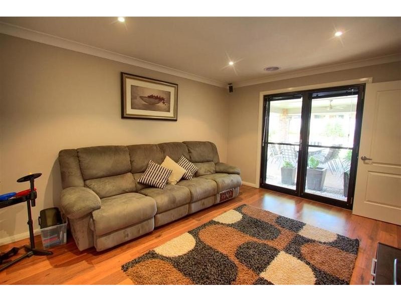 8 Werribee Road, Bourkelands NSW 2650