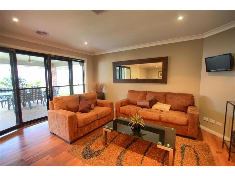 8 Werribee Road, Bourkelands NSW 2650