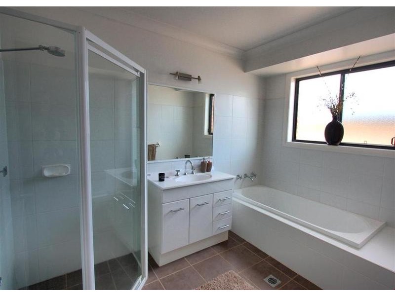 8 Werribee Road, Bourkelands NSW 2650