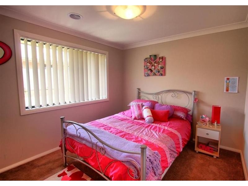 8 Werribee Road, Bourkelands NSW 2650