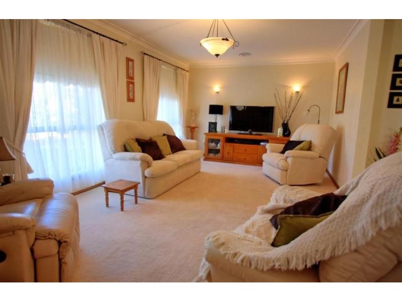21 Yarrawah Crescent, Bourkelands NSW 2650