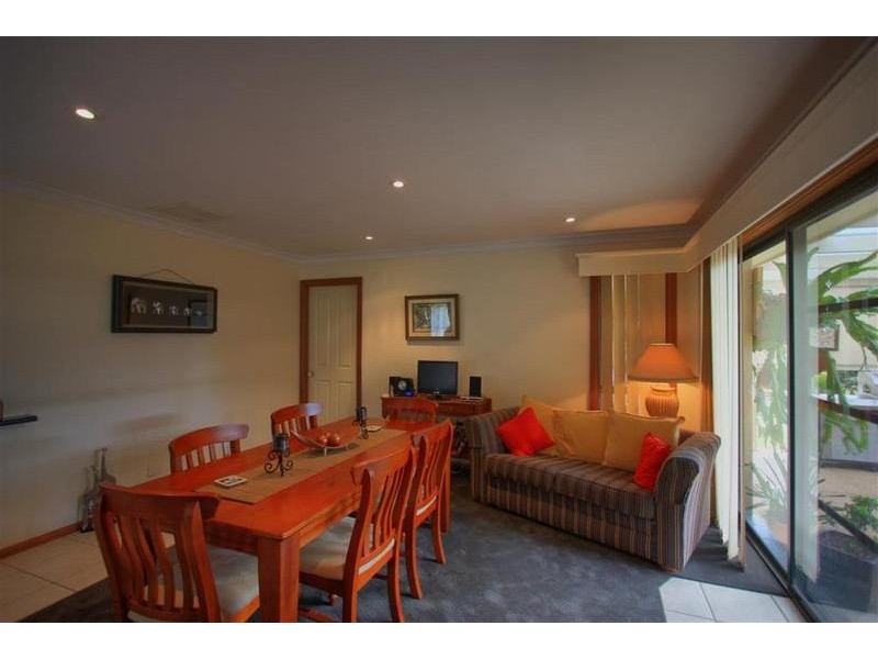 21 Yarrawah Crescent, Bourkelands NSW 2650