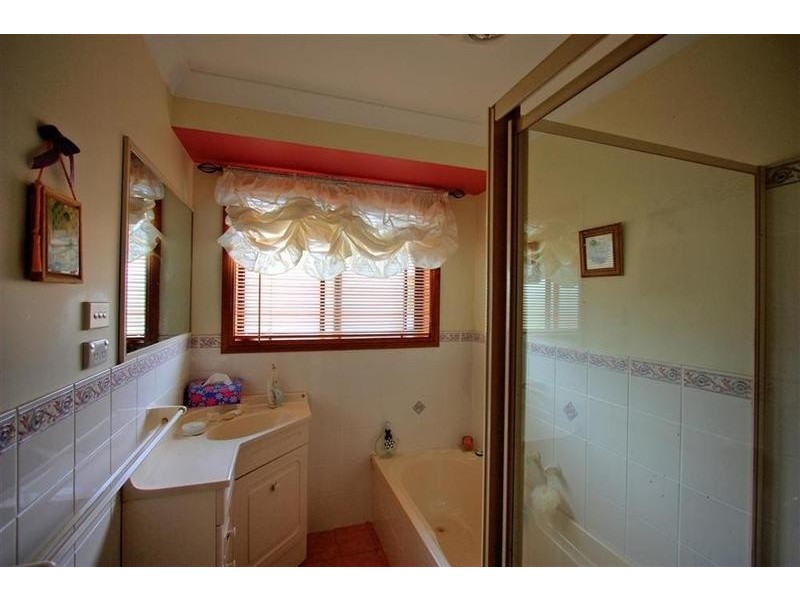 21 Yarrawah Crescent, Bourkelands NSW 2650