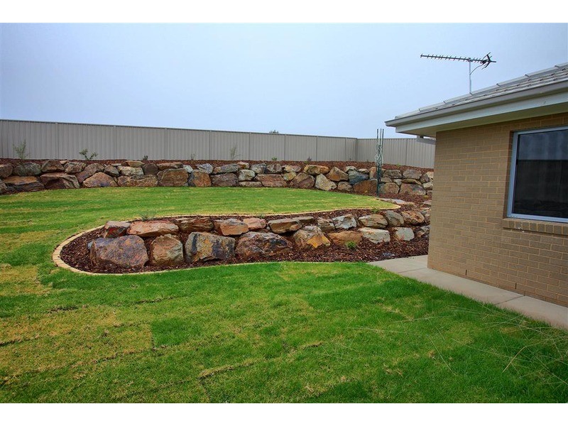 11 Burrundulla Street, Bourkelands NSW 2650