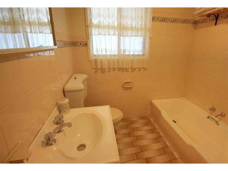 25 Kilpatrick Street, Kooringal NSW 2650
