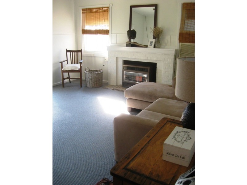 146 Fernleigh Road, Wagga Wagga NSW 2650