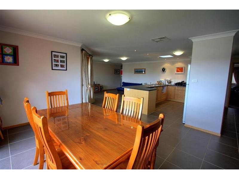 12 Marylands Way, Wagga Wagga NSW 2650