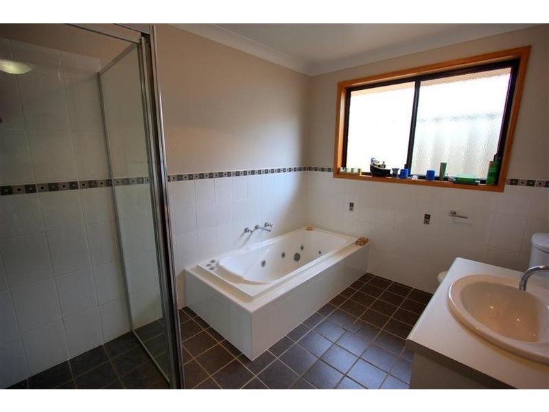 12 Marylands Way, Wagga Wagga NSW 2650