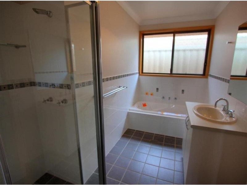 12 Marylands Way, Wagga Wagga NSW 2650