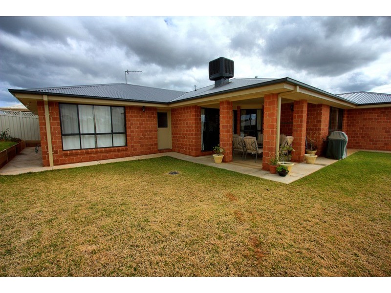 12 Marylands Way, Wagga Wagga NSW 2650