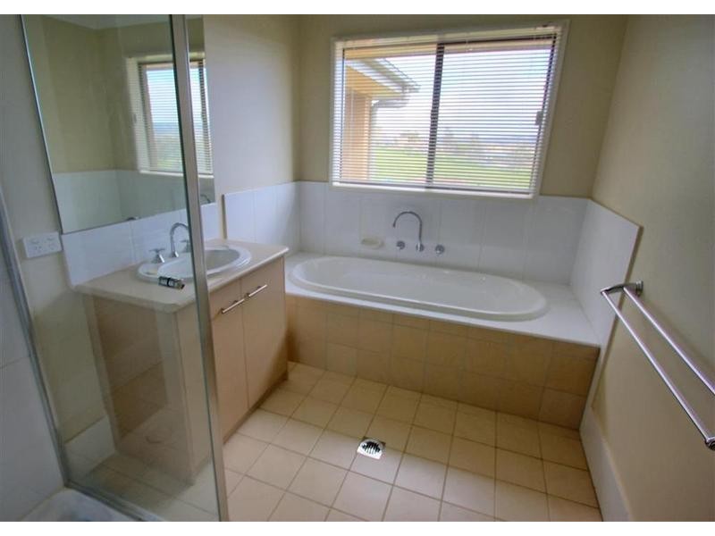 529 Mitchell Road, Lake Albert NSW 2650