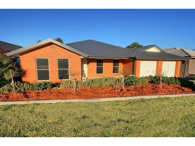 19 Barrima Drive, Glenfield Park NSW 2650