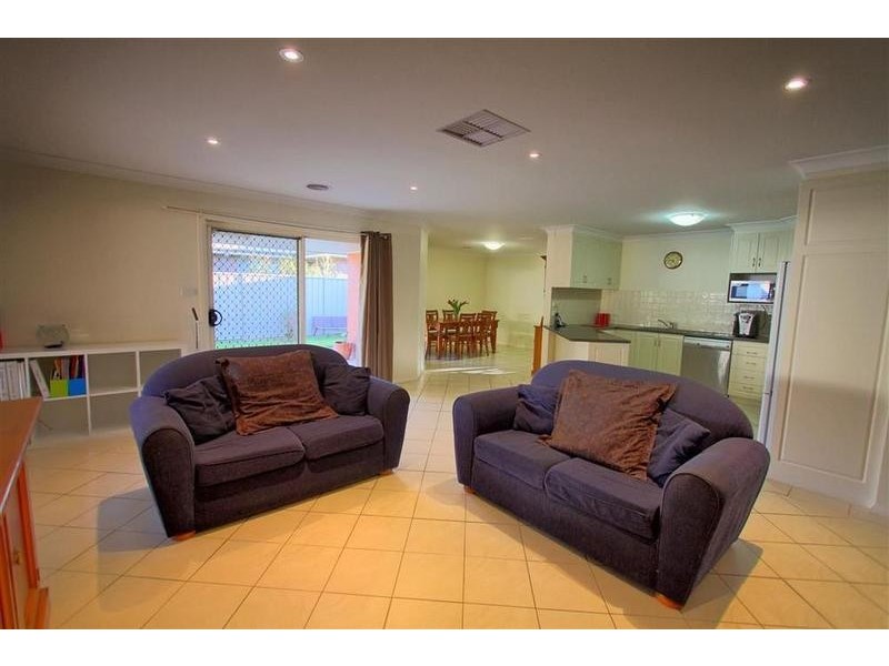 19 Barrima Drive, Glenfield Park NSW 2650