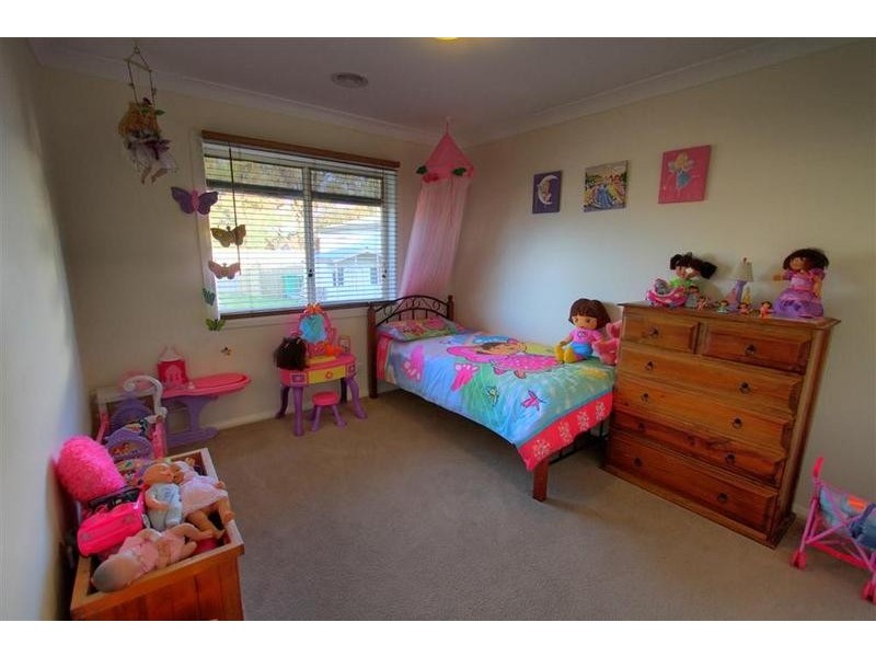19 Barrima Drive, Glenfield Park NSW 2650