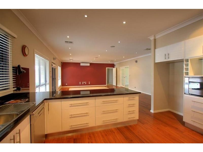 35A Plumpton Road, Lake Albert NSW 2650