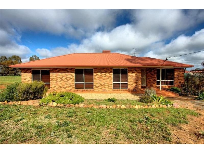 32 Iverach Street, Coolamon NSW 2701
