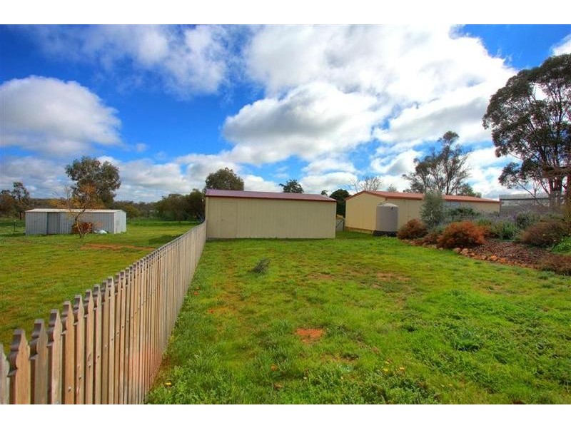 32 Iverach Street, Coolamon NSW 2701