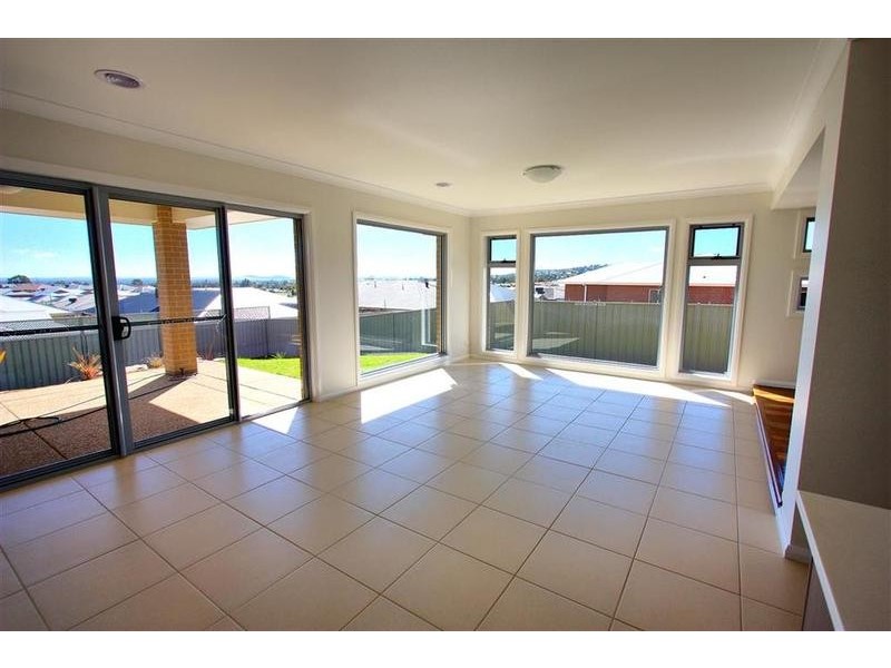56 Kaloona Drive, Bourkelands NSW 2650