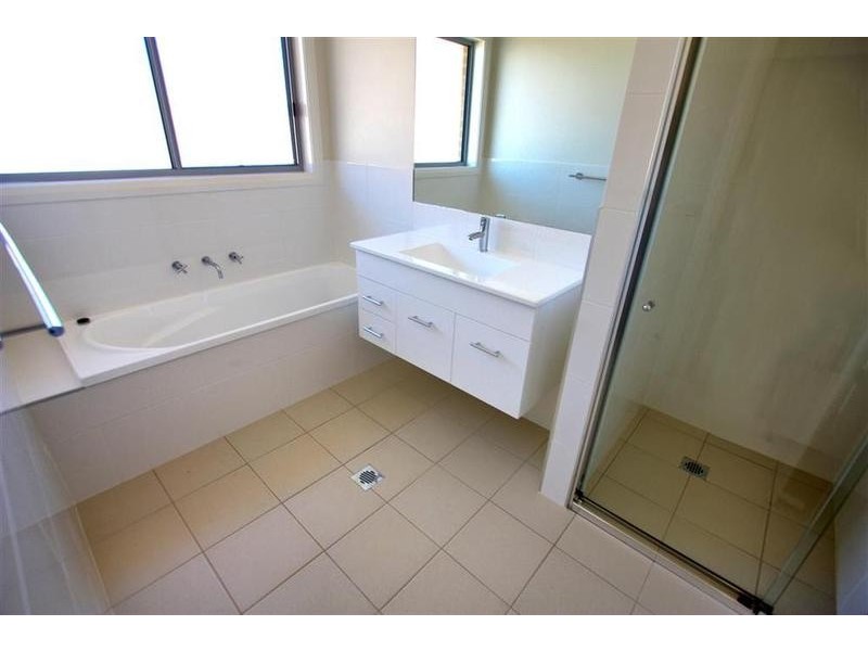 56 Kaloona Drive, Bourkelands NSW 2650